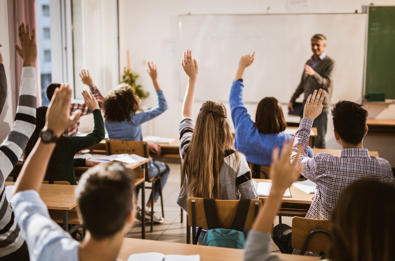 Encontrando a Dios en el Aula: Una Conversación con Sergio Gómez Moyano sobre «¿Adónde te escondiste?» en InfoCatolica.com