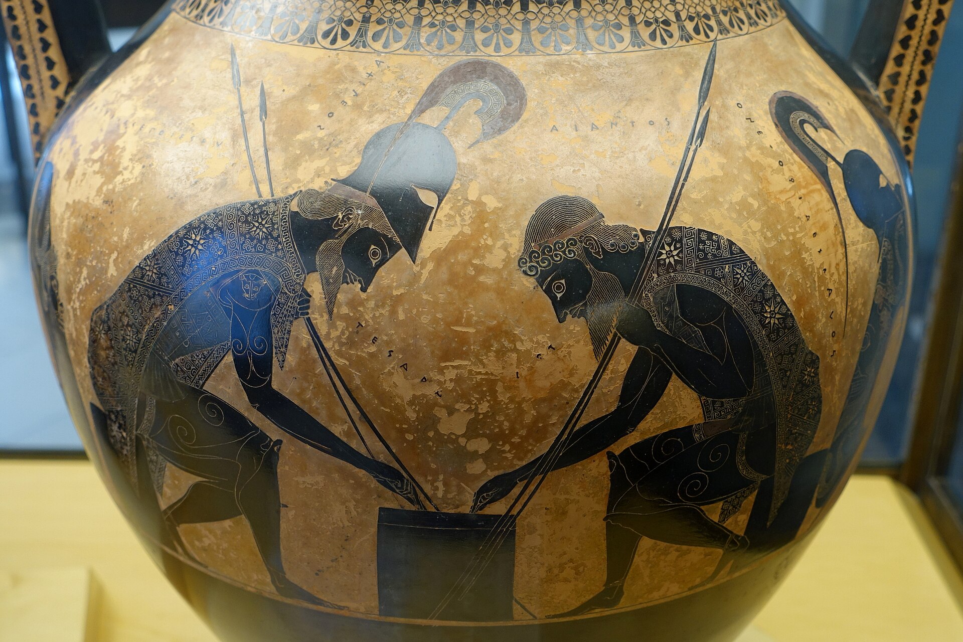 Aquiles y Áyax, armados, juegan durante una pausa de la guerra